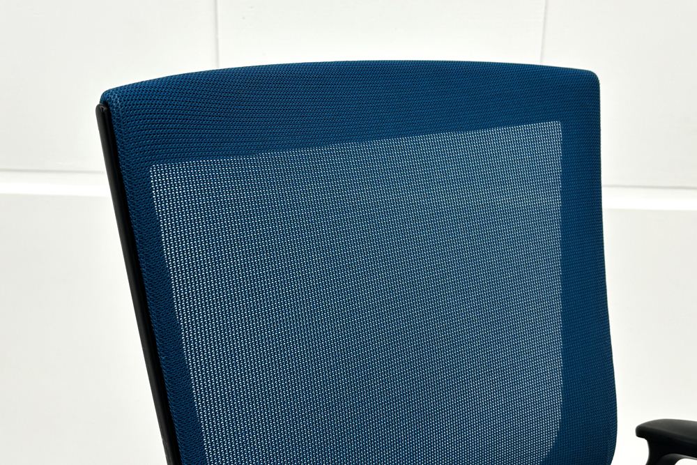 エスクードチェア オカムラ 中古 ESCUDO(エスクード)シリーズ 中古オフィス家具 OKAMURA 固定肘 ハイバック ターコイズブルーの画像