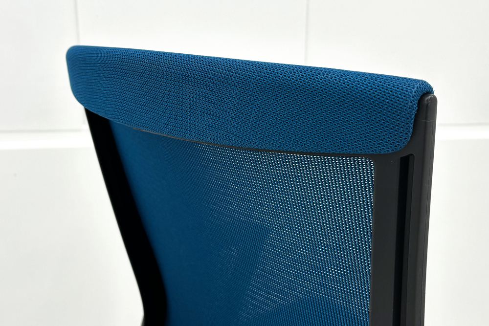 エスクードチェア オカムラ 中古 ESCUDO(エスクード)シリーズ 中古オフィス家具 OKAMURA 固定肘 ハイバック ターコイズブルーの画像