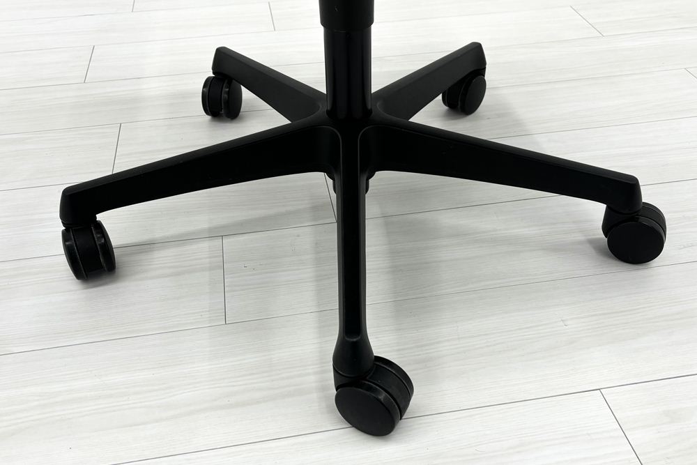 エスクードチェア オカムラ 中古 ESCUDO(エスクード)シリーズ 中古オフィス家具 OKAMURA 固定肘 ハイバック ターコイズブルーの画像