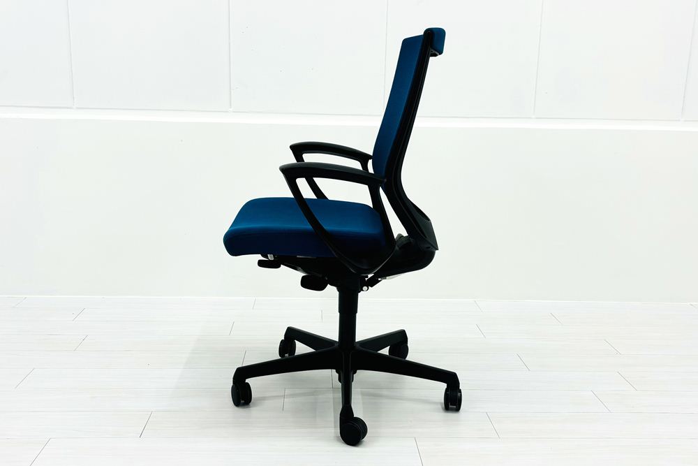 エスクードチェア オカムラ 中古 ESCUDO(エスクード)シリーズ 中古オフィス家具 OKAMURA 固定肘 ハイバック ターコイズブルーの画像