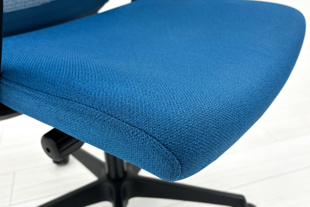 エスクードチェア オカムラ 中古 ESCUDO(エスクード)シリーズ 中古オフィス家具 OKAMURA 固定肘 ハイバック ターコイズブルーの画像