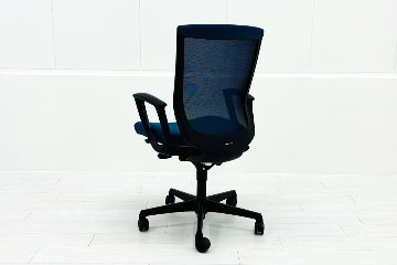 エスクードチェア オカムラ 中古 ESCUDO(エスクード)シリーズ 中古オフィス家具 OKAMURA 固定肘 ハイバック ターコイズブルーの画像