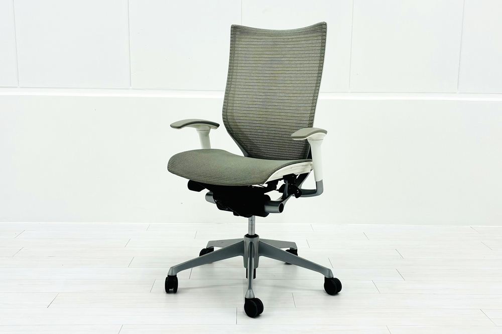オカムラ バロンチェア 中古 2017年製 Baron 可動肘 ハイバック メッシュ 中古オフィス家具 ライトグレーの画像