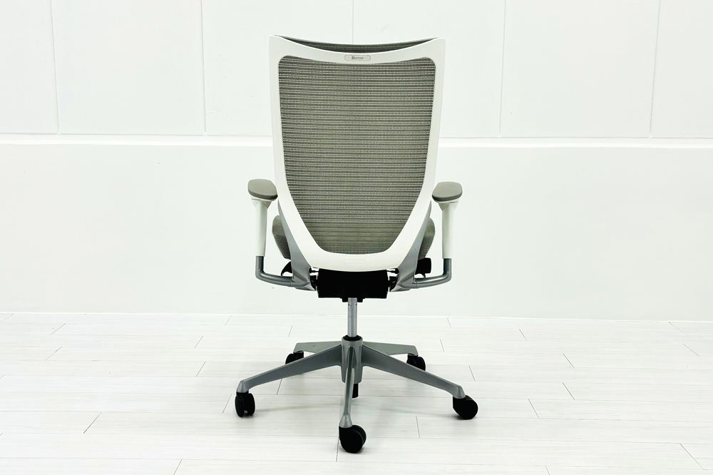 オカムラ バロンチェア 中古 2017年製 Baron 可動肘 ハイバック メッシュ 中古オフィス家具 ライトグレーの画像
