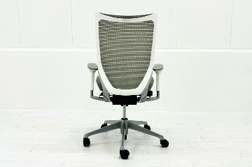 オカムラ バロンチェア 中古 2017年製 Baron 可動肘 ハイバック メッシュ 中古オフィス家具 ライトグレーの画像