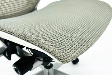 オカムラ バロンチェア 中古 2017年製 Baron 可動肘 ハイバック メッシュ 中古オフィス家具 ライトグレーの画像