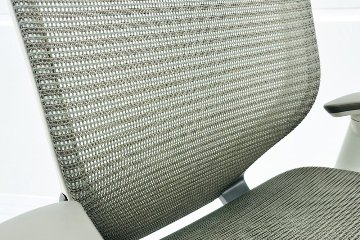 オカムラ バロンチェア 中古 2017年製 Baron 可動肘 ハイバック メッシュ 中古オフィス家具 ライトグレーの画像
