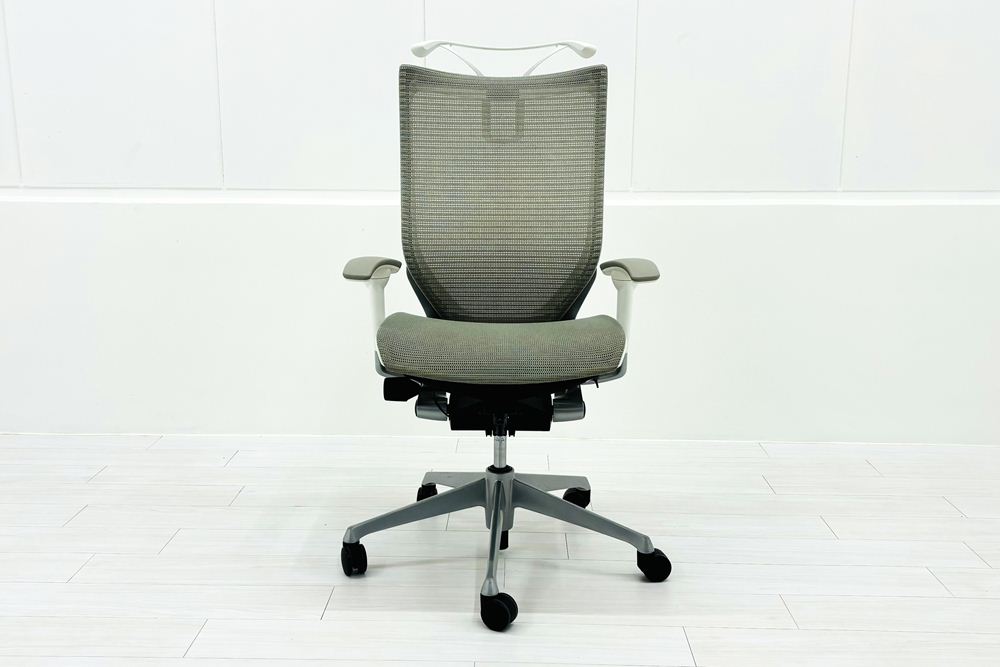 オカムラ バロンチェア 中古 2019年製 Baron 可動肘 ハイバック メッシュ ハンガー付き 中古オフィス家具 ライトグレーの画像