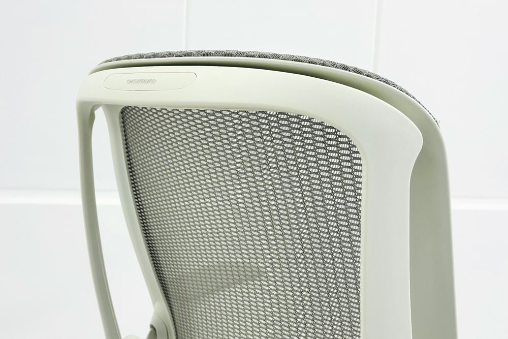 オカムラ シルフィーチェア 中古 2018年製 ハイバック 可動肘 OKAMURA Sylphy 中古オフィス家具 ライトグレーの画像