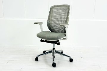 オカムラ シルフィーチェア 中古 2018年製 ハイバック 可動肘 OKAMURA Sylphy 中古オフィス家具 ライトグレーの画像