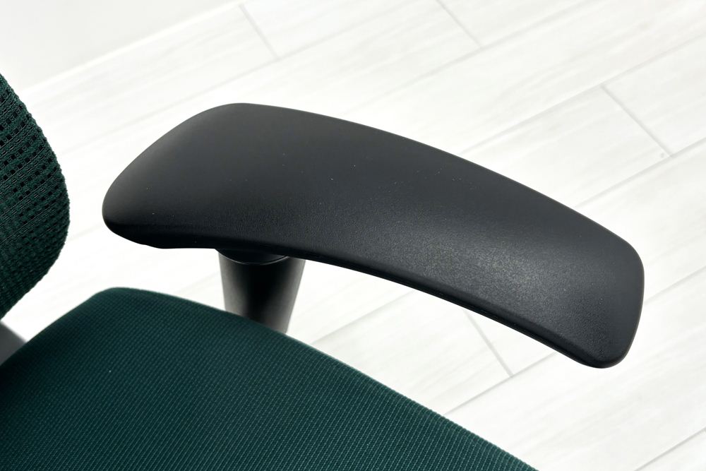 オカムラ バロンチェア 中古 2022年製 Baron エクストラハイバック 可動肘 中古オフィス家具 固定ヘッドレスト ダークグリーンの画像