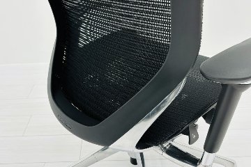 【ポリッシュ脚ピカピカ磨き有！】オカムラ バロンチェア 中古 2019年製 Baron エクストラハイバック 可動肘 中古オフィス家具 固定ヘッドレスト ブラックの画像