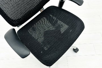 【ポリッシュ脚ピカピカ磨き有！】オカムラ バロンチェア 中古 2019年製 Baron エクストラハイバック 可動肘 中古オフィス家具 固定ヘッドレスト ブラックの画像
