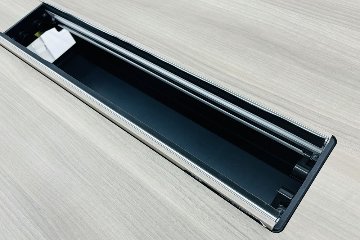 オカムラ プリシード 中古 小型会議テーブル 幅2400 ミーティングテーブル 中古オフィス家具 2400/1000/720の画像