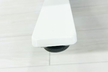 オカムラ スイフト 電動昇降デスク 中古 ホワイト 幅1350 中古オフィス家具 1350/775/650～1250の画像