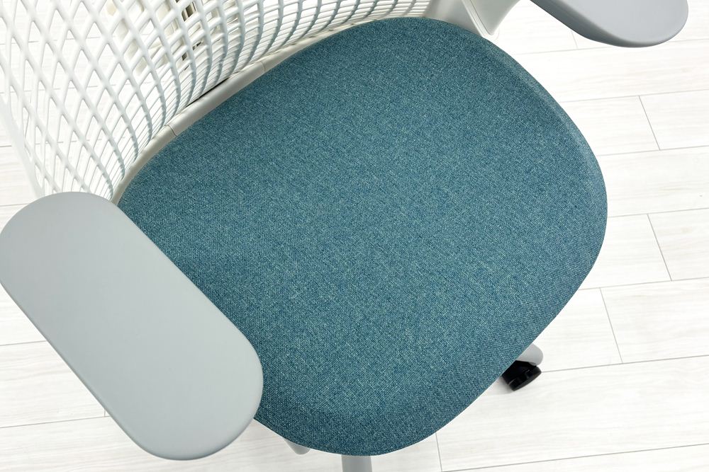【未開封未使用品】 ハーマンミラー セイルチェア ミドルバック 中古 Herman Miller 中古オフィス家具 フルアジャスタブルアーム ランバーサポート ピーコックの画像