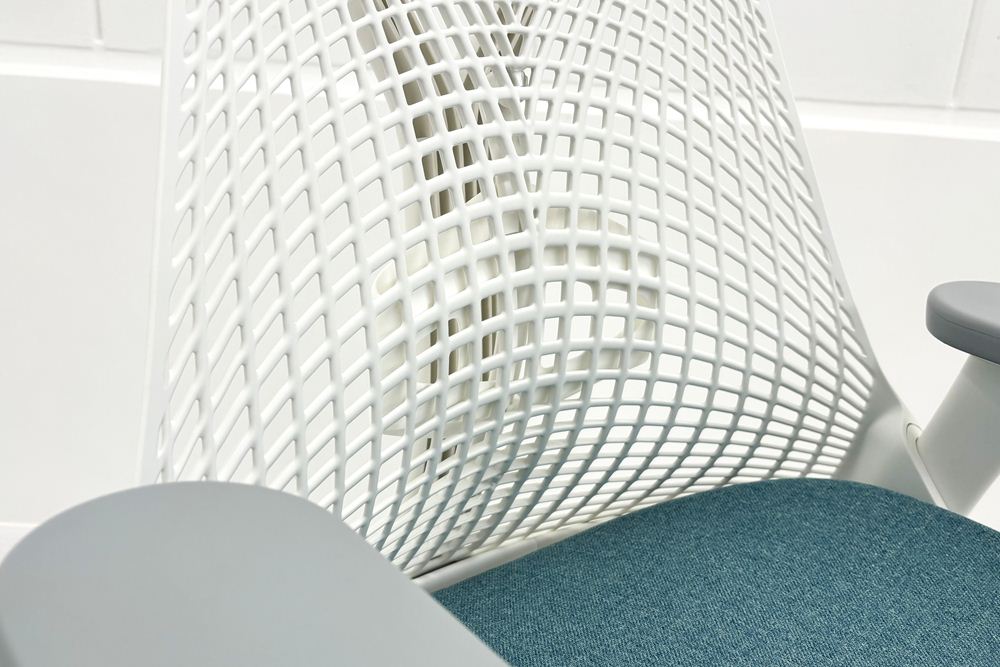 【未開封未使用品】 ハーマンミラー セイルチェア ミドルバック 中古 Herman Miller 中古オフィス家具 フルアジャスタブルアーム ランバーサポート ピーコックの画像