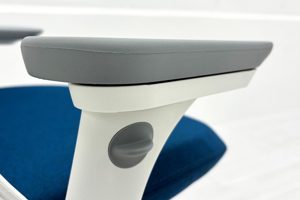 【未開封未使用品】 ハーマンミラー セイルチェア ミドルバック 中古 Herman Miller SAYL Chair 中古オフィス家具 フルアジャスタブルアーム ランバーサポート ブルーグロットの画像