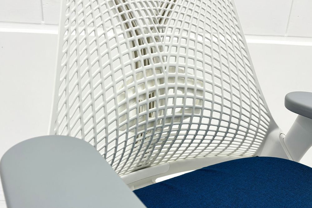 【未開封未使用品】 ハーマンミラー セイルチェア ミドルバック 中古 Herman Miller SAYL Chair 中古オフィス家具 フルアジャスタブルアーム ランバーサポート ブルーグロットの画像