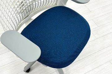 【未開封未使用品】 ハーマンミラー セイルチェア ミドルバック 中古 Herman Miller SAYL Chair 中古オフィス家具 フルアジャスタブルアーム ランバーサポート ブルーグロットの画像