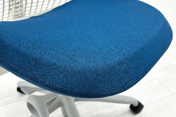 【未開封未使用品】 ハーマンミラー セイルチェア ミドルバック 中古 Herman Miller SAYL Chair 中古オフィス家具 フルアジャスタブルアーム ランバーサポート ブルーグロットの画像