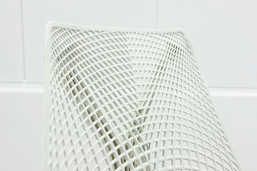 【未開封未使用品】 ハーマンミラー セイルチェア ミドルバック 中古 Herman Miller SAYL Chair 中古オフィス家具 フルアジャスタブルアーム ランバーサポート フェザーグレーの画像