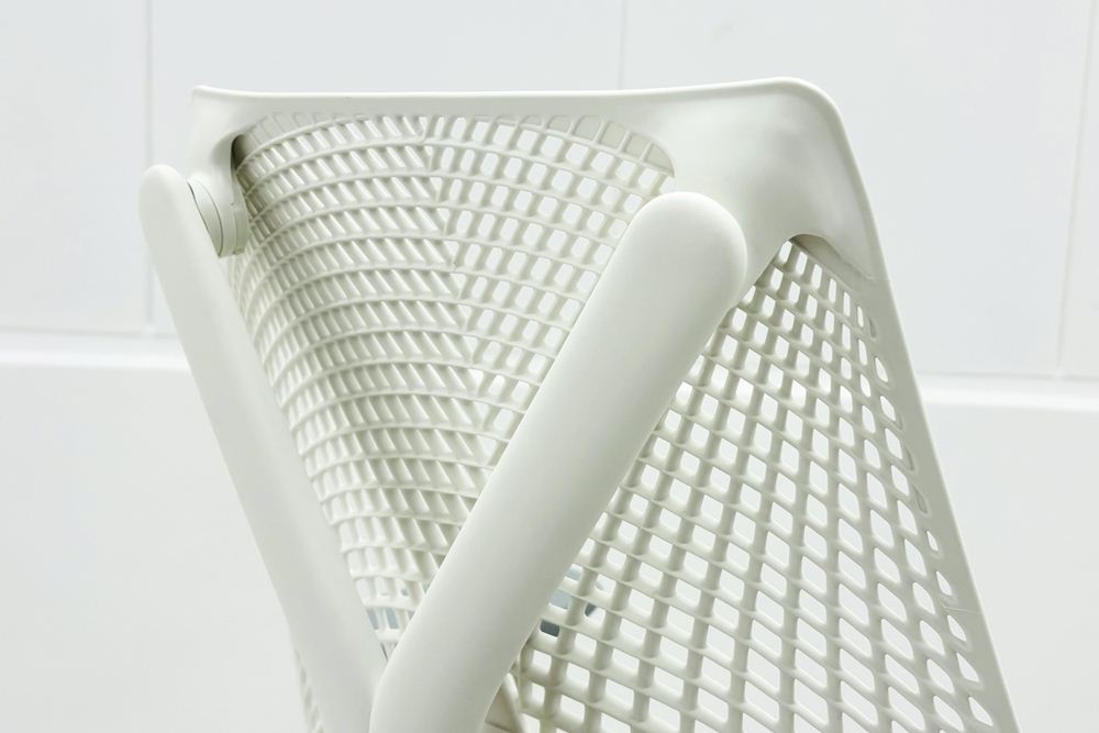 【未開封未使用品】 ハーマンミラー セイルチェア ミドルバック 中古 Herman Miller SAYL Chair 中古オフィス家具 フルアジャスタブルアーム ランバーサポート フェザーグレーの画像