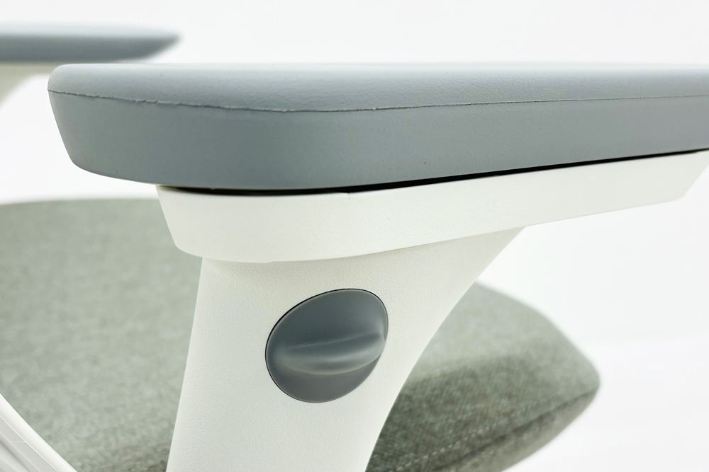 【未開封未使用品】 ハーマンミラー セイルチェア ミドルバック 中古 Herman Miller SAYL Chair 中古オフィス家具 フルアジャスタブルアーム ランバーサポート フェザーグレーの画像
