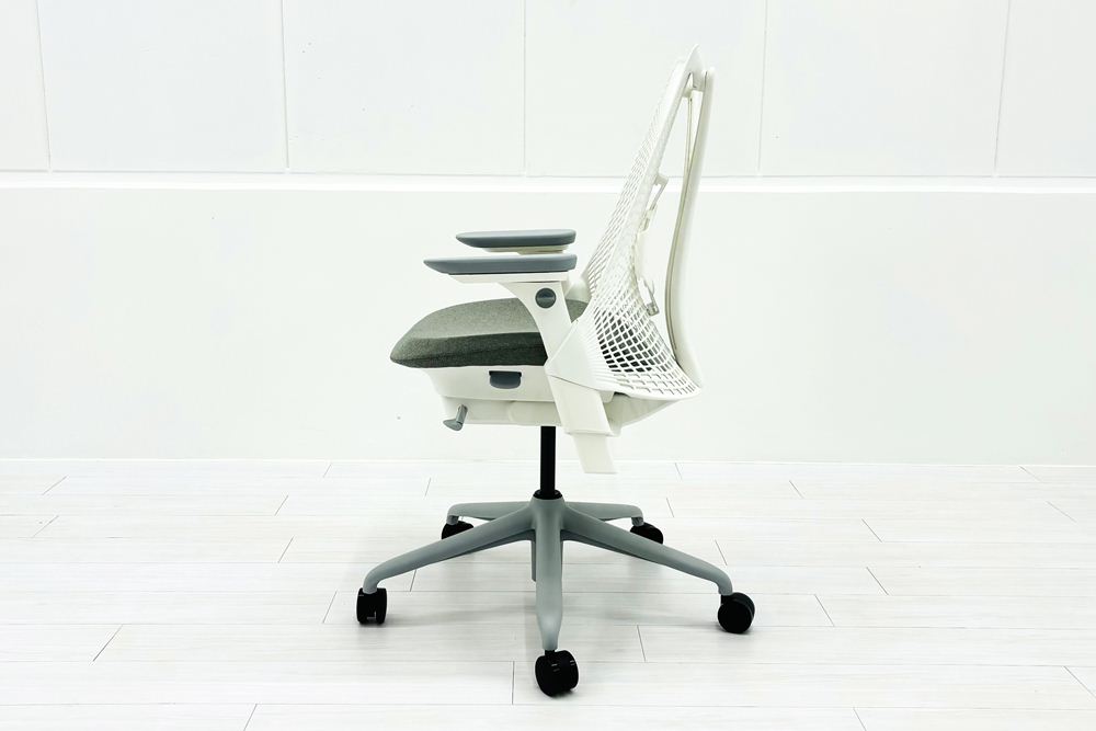 【未開封未使用品】 ハーマンミラー セイルチェア ミドルバック 中古 Herman Miller SAYL Chair 中古オフィス家具 フルアジャスタブルアーム ランバーサポート フェザーグレーの画像