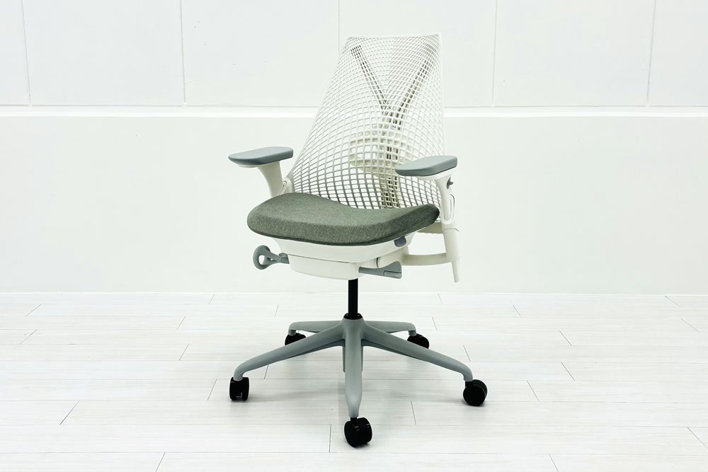 【未開封未使用品】 ハーマンミラー セイルチェア ミドルバック 中古 Herman Miller SAYL Chair 中古オフィス家具 フルアジャスタブルアーム ランバーサポート フェザーグレーの画像
