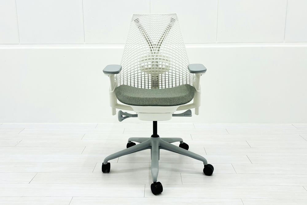 【未開封未使用品】 ハーマンミラー セイルチェア ミドルバック 中古 Herman Miller SAYL Chair 中古オフィス家具 フルアジャスタブルアーム ランバーサポート フェザーグレーの画像