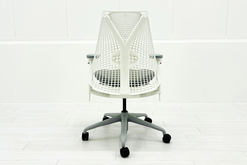 【未開封未使用品】 ハーマンミラー セイルチェア ミドルバック 中古 Herman Miller SAYL Chair 中古オフィス家具 フルアジャスタブルアーム ランバーサポート フェザーグレーの画像