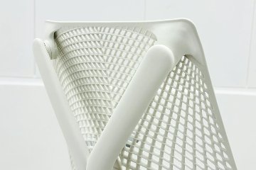 【未開封未使用品】 ハーマンミラー セイルチェア ミドルバック 中古 Herman Miller SAYL Chair 中古オフィス家具 フルアジャスタブルアーム ランバーサポート フェザーグレーの画像