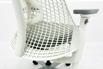 【未開封未使用品】 ハーマンミラー セイルチェア ミドルバック 中古 Herman Miller SAYL Chair 中古オフィス家具 フルアジャスタブルアーム ランバーサポート フェザーグレーの画像
