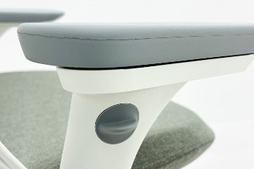 【未開封未使用品】 ハーマンミラー セイルチェア ミドルバック 中古 Herman Miller SAYL Chair 中古オフィス家具 フルアジャスタブルアーム ランバーサポート フェザーグレーの画像