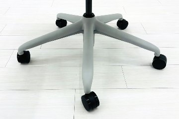 【未開封未使用品】 ハーマンミラー セイルチェア ミドルバック 中古 Herman Miller SAYL Chair 中古オフィス家具 フルアジャスタブルアーム ランバーサポート フェザーグレーの画像