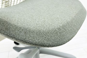 【未開封未使用品】 ハーマンミラー セイルチェア ミドルバック 中古 Herman Miller SAYL Chair 中古オフィス家具 フルアジャスタブルアーム ランバーサポート フェザーグレーの画像