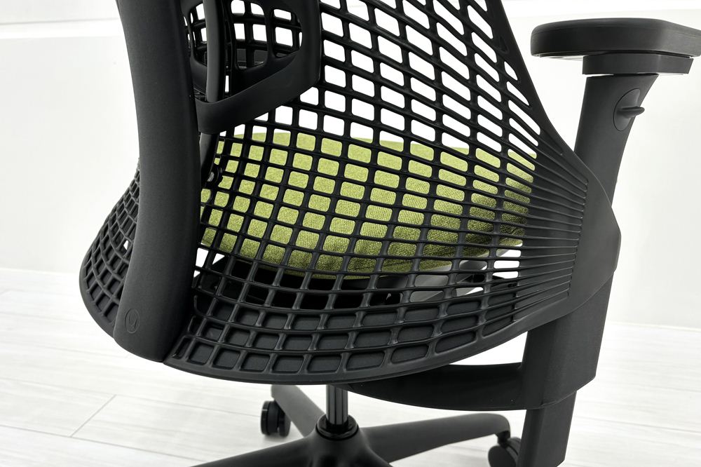 【未開封未使用品】 ハーマンミラー セイルチェア ミドルバック 中古 Herman Miller SAYL Chair 中古オフィス家具 フルアジャスタブルアーム ランバーサポート ローデンの画像