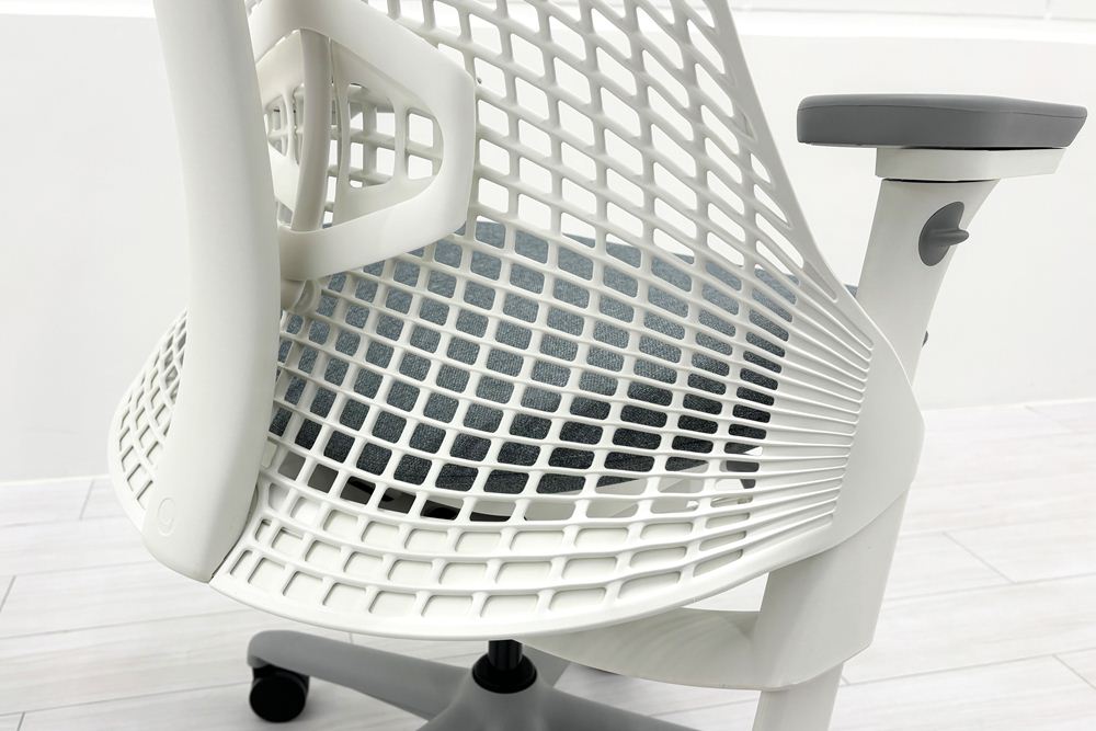【未開封未使用品】 ハーマンミラー セイルチェア ミドルバック 中古 Herman Miller SAYL Chair 中古オフィス家具 フルアジャスタブルアーム ランバーサポート バイユーの画像