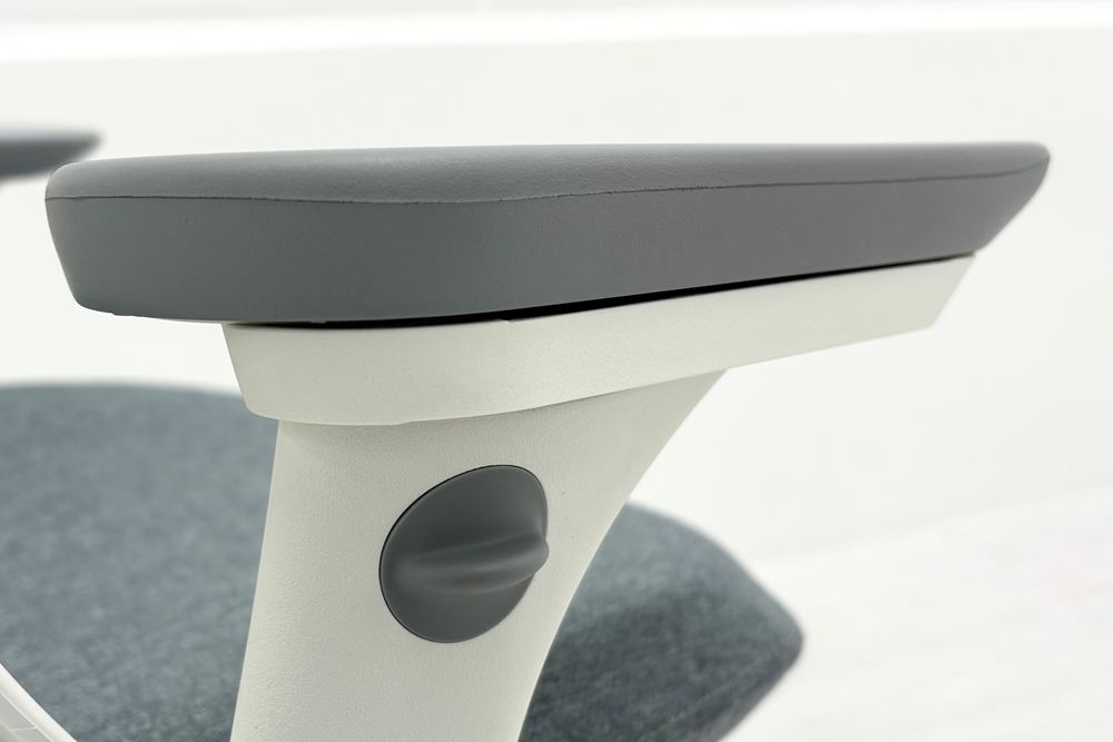 【未開封未使用品】 ハーマンミラー セイルチェア ミドルバック 中古 Herman Miller SAYL Chair 中古オフィス家具 フルアジャスタブルアーム ランバーサポート バイユーの画像
