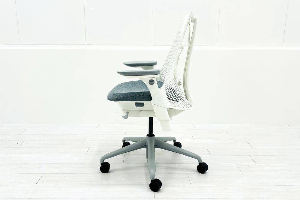 【未開封未使用品】 ハーマンミラー セイルチェア ミドルバック 中古 Herman Miller SAYL Chair 中古オフィス家具 フルアジャスタブルアーム ランバーサポート バイユーの画像