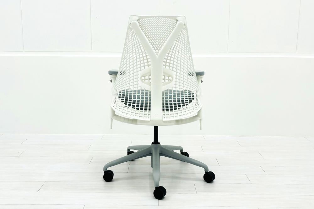 【未開封未使用品】 ハーマンミラー セイルチェア ミドルバック 中古 Herman Miller SAYL Chair 中古オフィス家具 フルアジャスタブルアーム ランバーサポート バイユーの画像