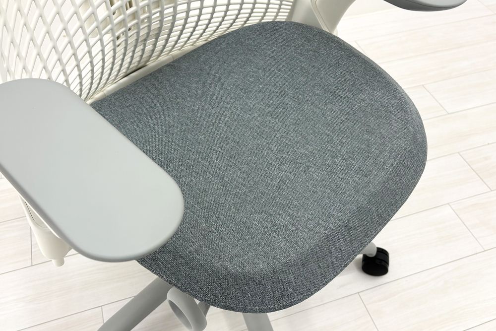 【未開封未使用品】 ハーマンミラー セイルチェア ミドルバック 中古 Herman Miller SAYL Chair 中古オフィス家具 フルアジャスタブルアーム ランバーサポート バイユーの画像