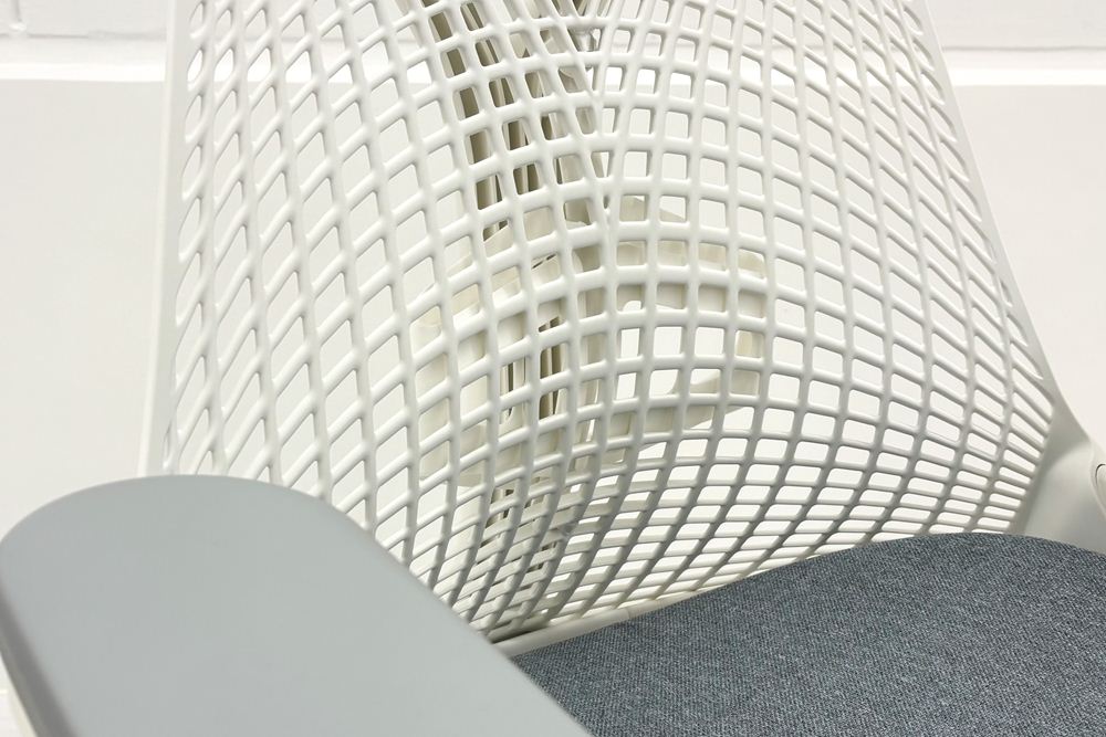 【未開封未使用品】 ハーマンミラー セイルチェア ミドルバック 中古 Herman Miller SAYL Chair 中古オフィス家具 フルアジャスタブルアーム ランバーサポート バイユーの画像