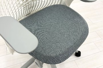 【未開封未使用品】 ハーマンミラー セイルチェア ミドルバック 中古 Herman Miller SAYL Chair 中古オフィス家具 フルアジャスタブルアーム ランバーサポート バイユーの画像
