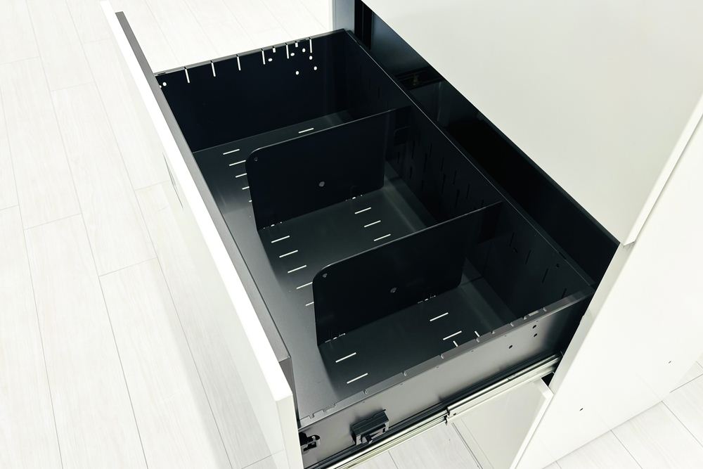 オカムラ レクトライン 中古 3段ラテラル書庫 収納家具 キャビネット スチール書庫 中古オフィス家具 シリンダー錠 800/450/1120 ホワイトの画像