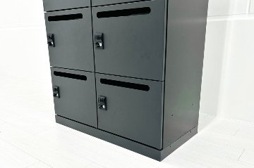 イトーキ 10人用ロッカー 中古 メールボックス付 スチール書庫 中古ロッカー 中古オフィス家具 ブラック ダイヤル錠 900/450/1790の画像