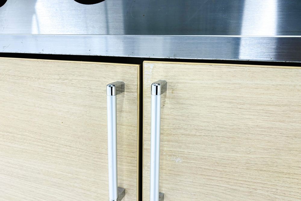 オカムラ トラッシュユニット ダストボックス 中古 キャスター付き ゴミ箱 ごみ箱 中古オフィス家具 メープル 1000/480/900の画像