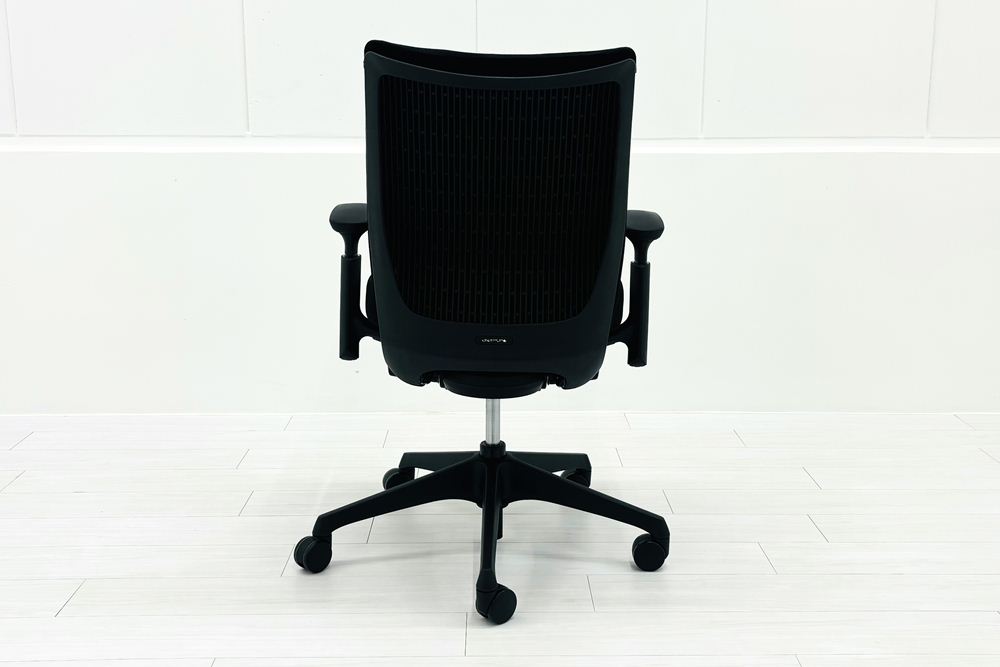 オカムラ Visconte(ヴィスコンテ) 中古 2018年製 ローバック スタンダードタイプ 可動肘 中古オフィス家具 ブラックの画像