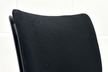 オカムラ Visconte(ヴィスコンテ) 中古 2018年製 ローバック スタンダードタイプ 可動肘 中古オフィス家具 ブラックの画像